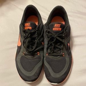 Black/pink Nike training shoes